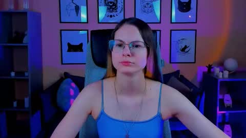 Snapshot of carrie_roses chatting on 10-21-25, 02:23 carrie_roses online show from 10-21-25, 02:23