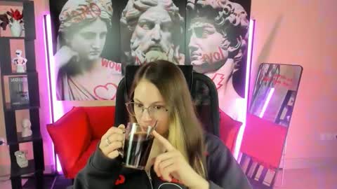 Snapshot of carrie_roses chatting on 11-19-25, 02:22 carrie_roses online show from 11-19-25, 02:22