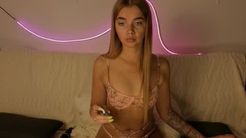 carriebradshawww online show from 10-09-25, 02:26