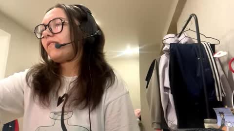 Emilia online show from 11-29-25, 06:27