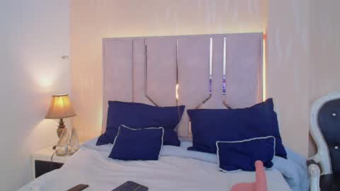 Snapshot of caseymoon chatting on 02-22-26, 12:36 Casey online show from 02-22-26, 12:36