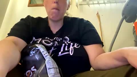 Snapshot of cashcoupllle chatting on 09-12-25, 09:48 Cash Couple online show from 09-12-25, 09:48