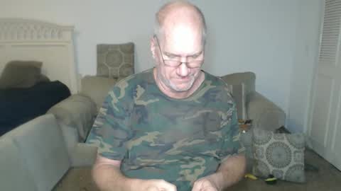 Snapshot of casinocam chatting on 02-14-25, 10:14 CasinoCam online show from 02-14-25, 10:14