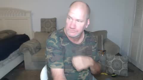 Snapshot of casinocam chatting on 02-15-25, 11:17 CasinoCam online show from 02-15-25, 11:17