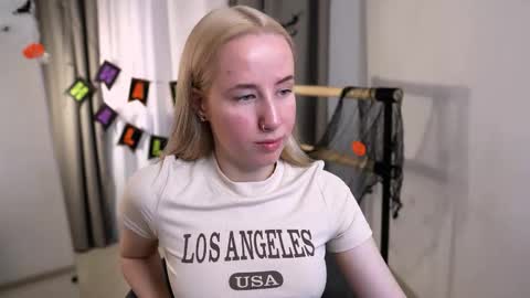 Snapshot of cassie_kelman chatting on 10-20-25, 08:53 Cassie online show from 10-20-25, 08:53