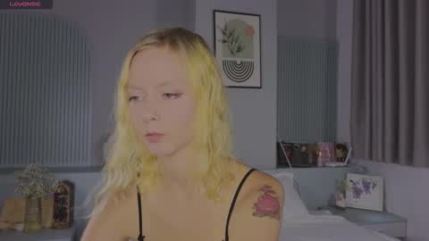 Snapshot of cassie_miu chatting on 11-16-25, 04:40 Cassie online show from 11-16-25, 04:40