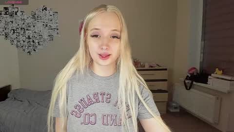 Snapshot of cassie_rosss chatting on 12-31-24, 03:34 Cassie Rosss online show from 12-31-24, 03:34
