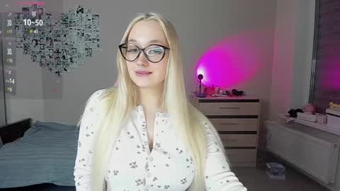 Snapshot of cassie_rosss chatting on 01-14-25, 12:00 Cassie Rosss online show from 01-14-25, 12:00