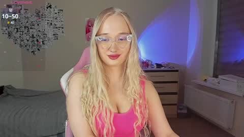 Snapshot of cassie_rosss chatting on 02-09-25, 12:39 Cassie Rosss online show from 02-09-25, 12:39