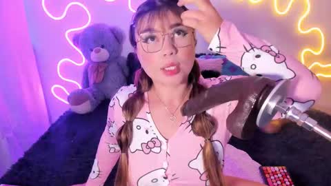 Snapshot of cassiebigass_ chatting on 10-16-25, 11:55 Bela igzaii9r online show from 10-16-25, 11:55