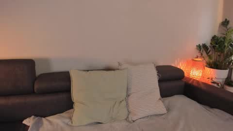  cassandra  online show from 10-16-25, 12:06