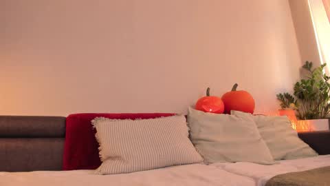  cassandra  online show from 10-29-25, 01:13