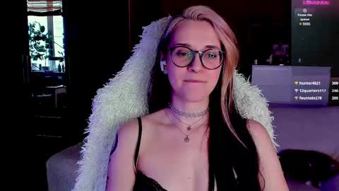 Ellie online show from 03-10-25, 07:32