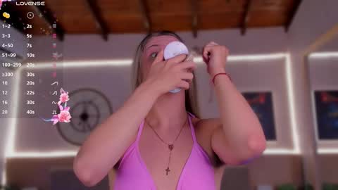 Snapshot of cata_johnss chatting on 10-17-25, 12:52 cata_johnss online show from 10-17-25, 12:52