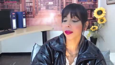 Queen Catalella online show from 10-25-25, 03:58