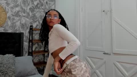 Snapshot of cataleya_wayne chatting on 11-18-25, 08:13 Cataleya online show from 11-18-25, 08:13