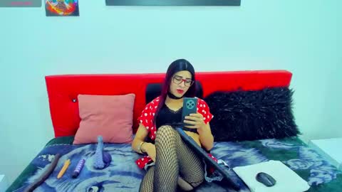 Snapshot of cataliinacastro chatting on 10-22-25, 06:51 catalina online show from 10-22-25, 06:51