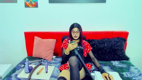 Snapshot of cataliinacastro chatting on 10-31-25, 11:17 catalina online show from 10-31-25, 11:17