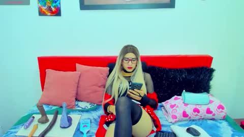 Snapshot of cataliinacastro chatting on 11-25-25, 06:08 catalina online show from 11-25-25, 06:08