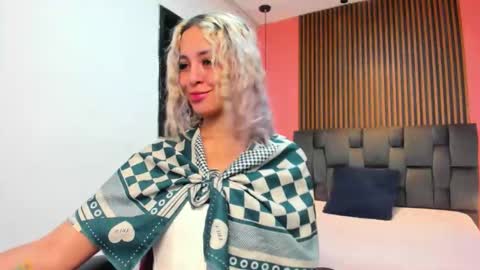 Catalina online show from 12-01-25, 12:32