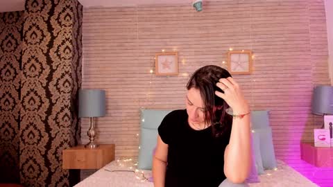 Snapshot of catalinnathompson chatting on 12-19-24, 11:50 CatalinnaThompson online show from 12-19-24, 11:50