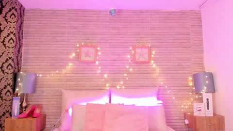 Snapshot of catalinnathompson chatting on 01-28-25, 11:49 CatalinnaThompson online show from 01-28-25, 11:49