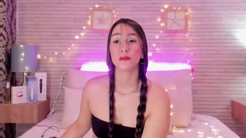 Snapshot of catalinnathompson chatting on 02-12-25, 12:01 CatalinnaThompson online show from 02-12-25, 12:01
