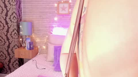 Snapshot of catalinnathompson chatting on 03-04-25, 12:01 CatalinnaThompson online show from 03-04-25, 12:01