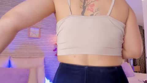 Snapshot of catalinnathompson chatting on 10-19-25, 11:44 CatalinnaThompson online show from 10-19-25, 11:44