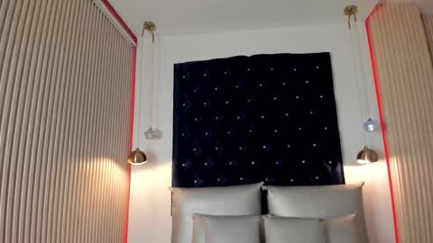 Snapshot of catalinnathompson chatting on 10-23-25, 11:53 CatalinnaThompson online show from 10-23-25, 11:53