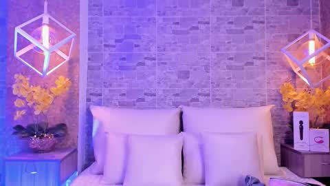 Snapshot of catalinnathompson chatting on 11-08-25, 12:05 CatalinnaThompson online show from 11-08-25, 12:05