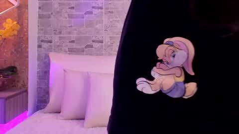 Snapshot of catalinnathompson chatting on 11-09-25, 12:25 CatalinnaThompson online show from 11-09-25, 12:25