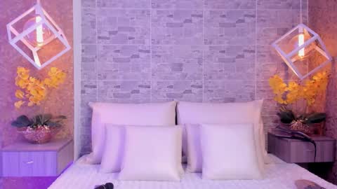 Snapshot of catalinnathompson chatting on 11-19-25, 12:05 CatalinnaThompson online show from 11-19-25, 12:05