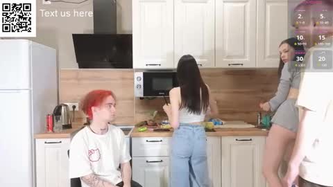 Snapshot of catchustoday chatting on 11-12-25, 11:58 Stacy and Bob online show from 11-12-25, 11:58