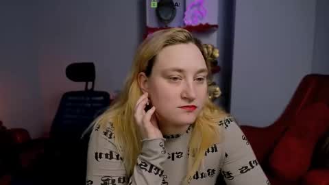 Snapshot of catherine_kitty chatting on 02-24-25, 02:15 Catherine online show from 02-24-25, 02:15