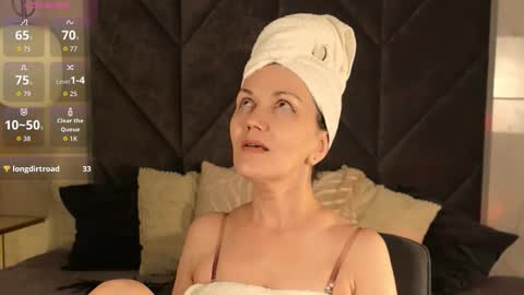 Snapshot of catherine_wisp chatting on 02-25-26, 01:43 Catherine online show from 02-25-26, 01:43