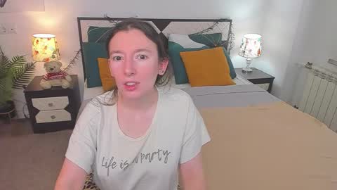 Snapshot of catherinewalls chatting on 10-17-25, 07:55 Catrin online show from 10-17-25, 07:55