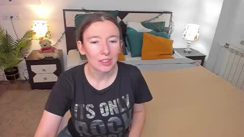 Snapshot of catherinewalls chatting on 10-24-25, 08:00 Catrin online show from 10-24-25, 08:00