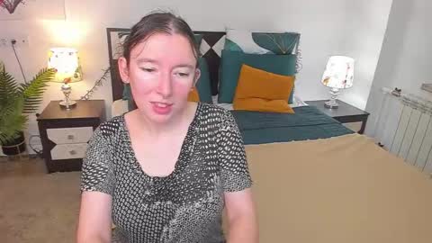 Snapshot of catherinewalls chatting on 11-12-25, 07:31 Catrin online show from 11-12-25, 07:31