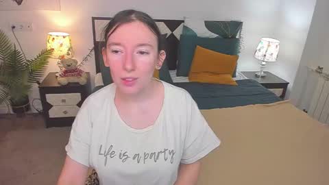 Snapshot of catherinewalls chatting on 11-17-25, 08:20 Catrin online show from 11-17-25, 08:20