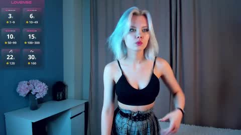 Mia online show from 04-01-26, 01:41