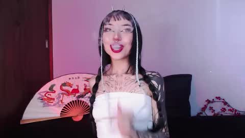 Snapshot of cati_petite chatting on 01-05-25, 06:13 Cati help me reach my goal of 100 thumbs up again 3 online show from 01-05-25, 06:13