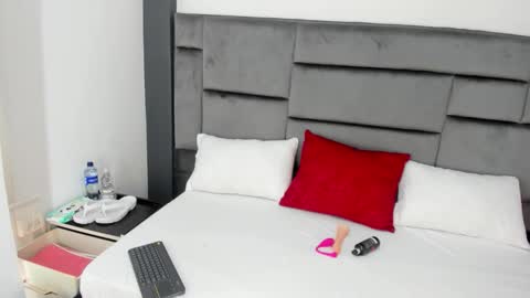 Catleya online show from 12-18-25, 12:11