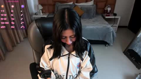 catti_brie_ online show from 11-20-25, 11:43