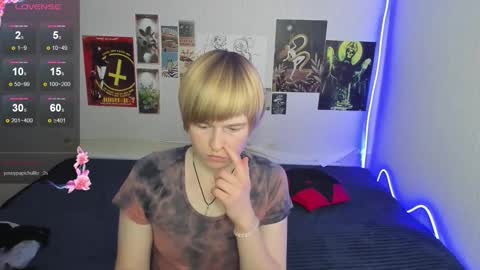 cattie_w_ online show from 12-05-25, 01:25