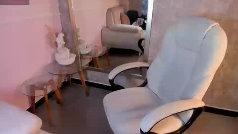 Cattleya  online show from 09-15-25, 01:55