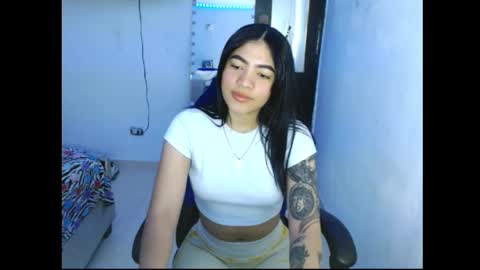 Caylinn online show from 11-23-25, 01:22