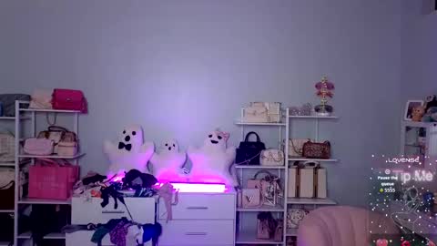 Snapshot of ccinnamon chatting on 10-14-25, 11:38 Ccinnamon online show from 10-14-25, 11:38