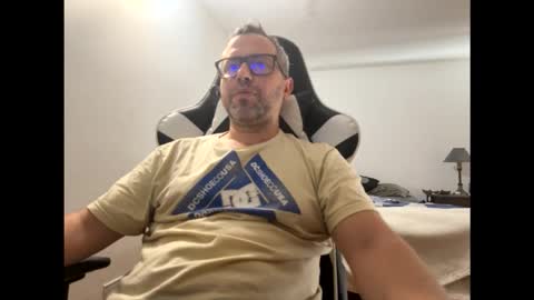 Snapshot of ccmhp1 chatting on 10-20-25, 06:08 Tomys online show from 10-20-25, 06:08