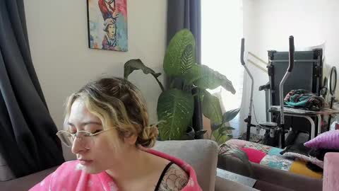 Snapshot of ccuteass chatting on 12-05-24, 01:17 ccuteass online show from 12-05-24, 01:17